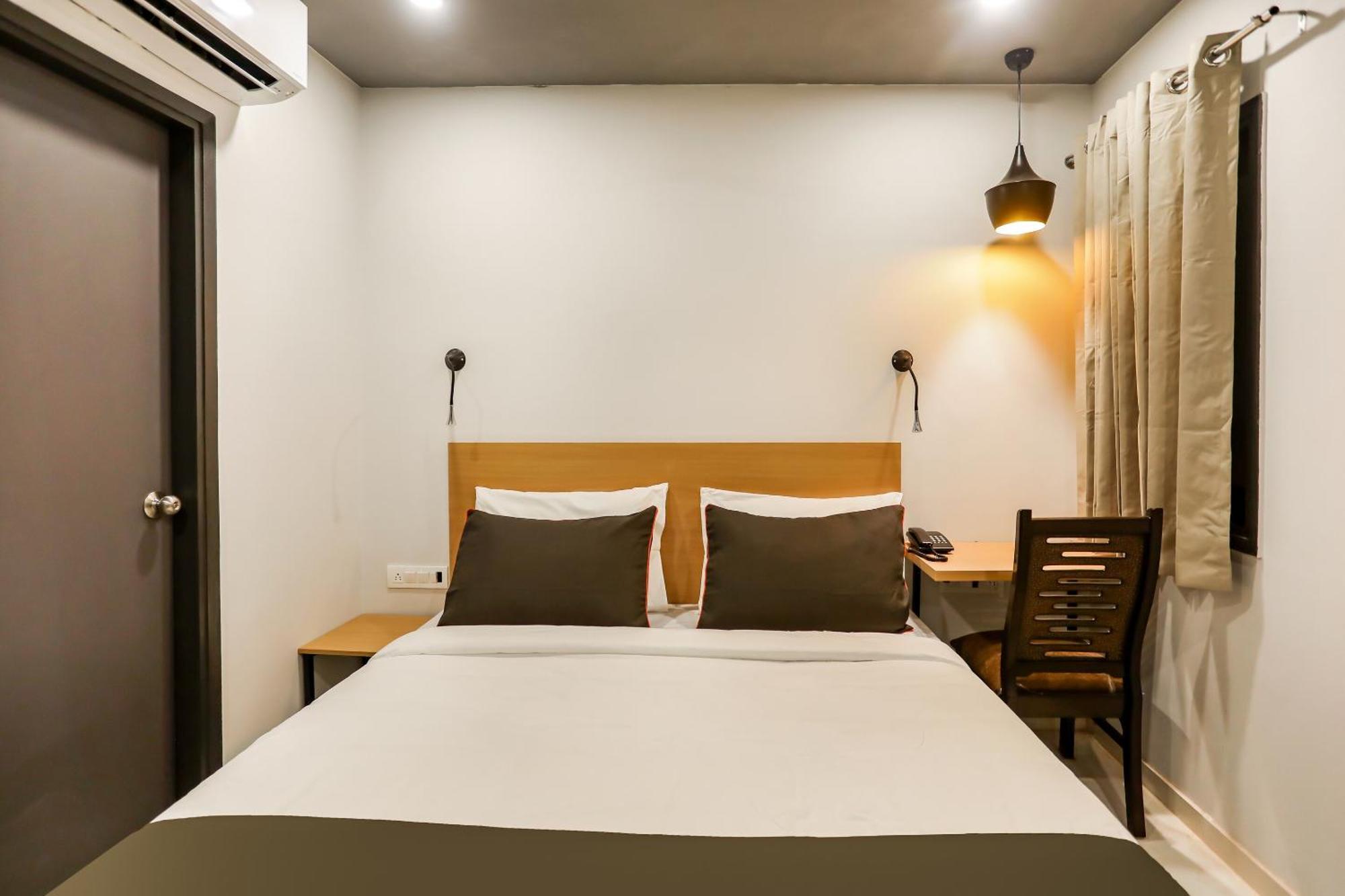 Super Collection O Le Noida Hotel Near Sector 76 Metro Station Exterior foto