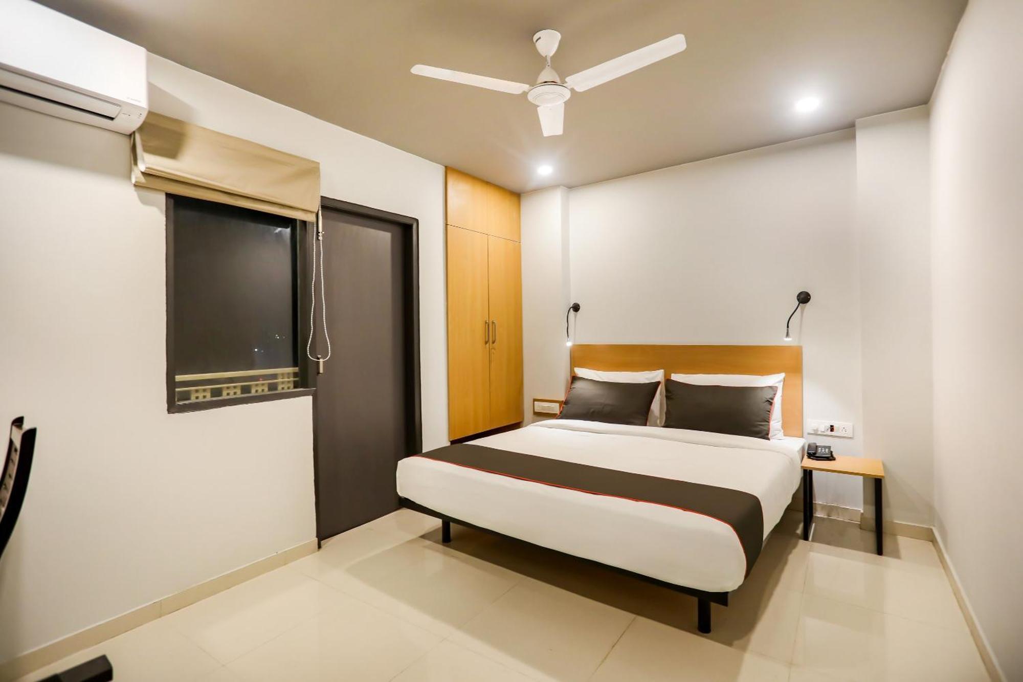 Super Collection O Le Noida Hotel Near Sector 76 Metro Station Exterior foto