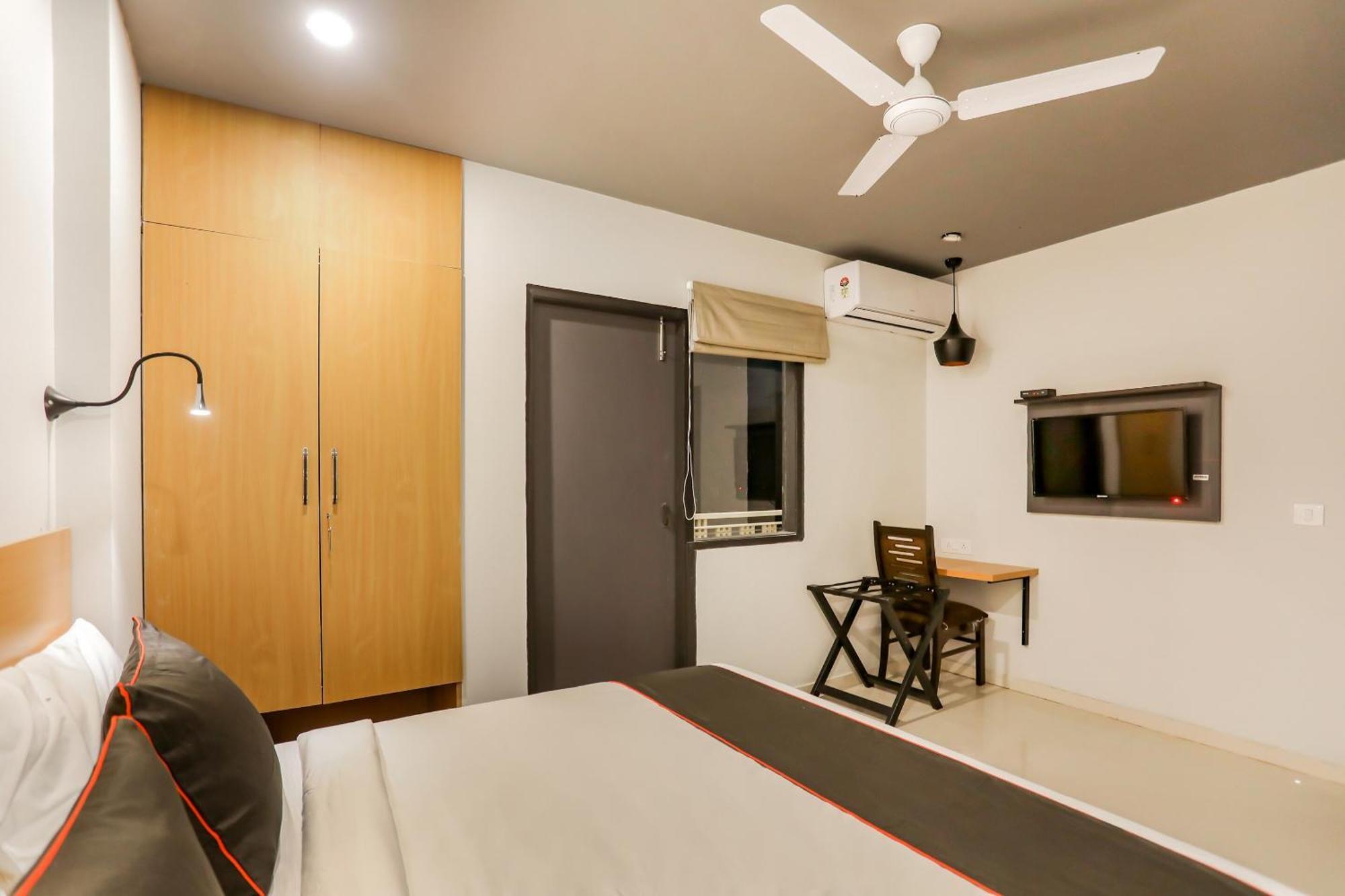 Super Collection O Le Noida Hotel Near Sector 76 Metro Station Exterior foto